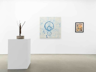 Oscar Tuazon, Written on water, vue d'exposition. Avec l'aimable autorisation de la Galerie Chantal Crousel