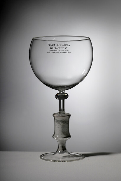 Antonio Riello, Ashes to Ashes, Encyclopaedia Britannica, 2009, vetro borosilicato e ceneri di libri, 40 x 12 x 12 cm, Courtesy Fondazione Berengo