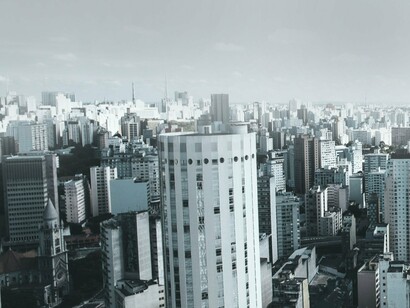 São Paulo, Brasil. Gosto da sensação histórico-cultural da cidade que tem vocação operária! Sim! São Paulo nasceu, se desenvolveu, se agigantou e segue com este espírito de operária, do trabalho e organização das formigas em grandes trilhas e do seu ordenamento num formigueiro


 