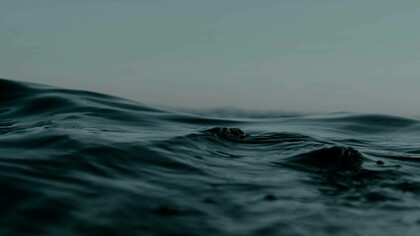 Onda del mare: l’intero universo è in uno stato di continua e disordinata mutazione di stato e di forma