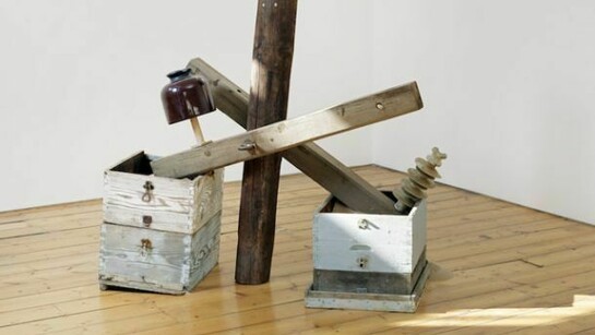Micol Assaël, Preferirei di no (I Would Prefer Not), 2013, wood, ceramic insulators, beehives, sand, 176 x 76 x 131 cm, © courtesy of the artist and Sprovieri London