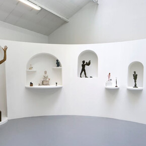 Les Statues! Courtesy of Kamel Mennour Gallery