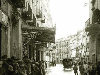 El monarca salió a saludar a los vecinos desde el balcón principal y, seguidamente visitó la Catedral, antes de trasladarse a Alicante.
Orihuela, visita de Alfonso XII, 1925, España