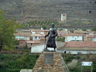 Estatua del Cid en uno de los tramos de su camino por la provincia de Teruel