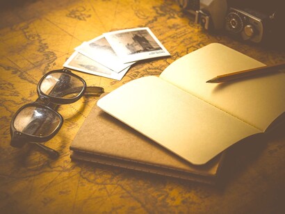 En todas las culturas el hombre ha sentido deseo de viajar, quizás movido por el sueño de lo exótico y lo desconocido