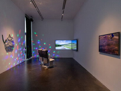 Sammy Seung-min Lee, Convertirse en madre patria, vista de exhibición. Cortesía de MCA Denver