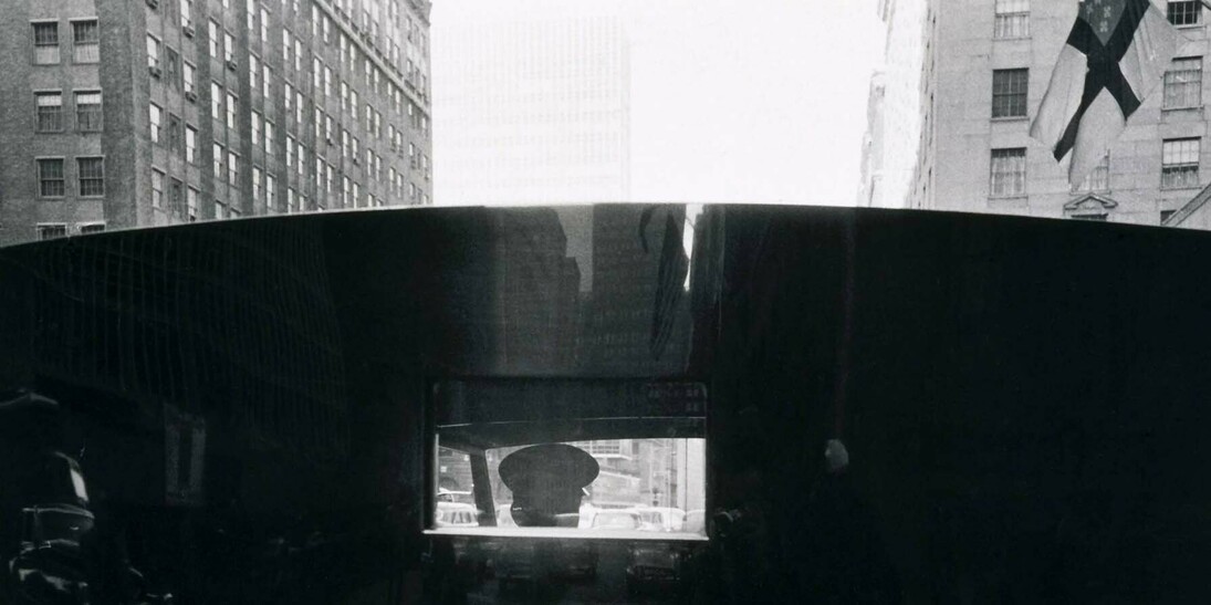 Robert Frank, Untitled. Park Avenue escene, 1959.