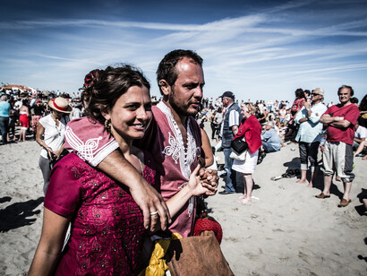 Saintes Maries de la Mer - Una coppia di turisti alla festa