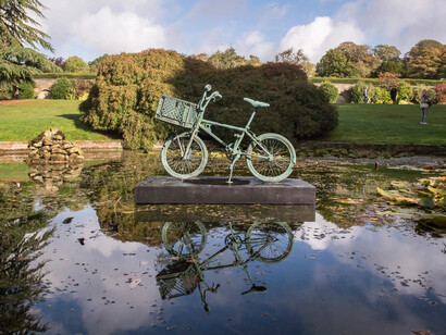 Daniel Arsham, Bronze extraterrestrial bicycle, 2022. Installation view at Yorkshire Sculpture Park. Courtesy of Yorkshire Sculpture Park, Perrotin Gallery and Arsham Studio. Photo by Anthony Devlin/Getty Images