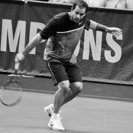 Pete Sampras est reconnu pour sa domination technique et sa rigueur exemplaire.