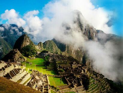 Peru hat eine Fläche von 1.285.216 Quadratmetern, eine Bevölkerung von 33 Millionen Einwohnern, mit 70 ethnischen Gruppen und mehr als 60 Sprachen
