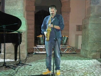 Cristian Panetto al suono del saxofon
