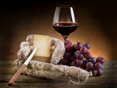 Cannonau of Gallura with other gastronomic products of the region