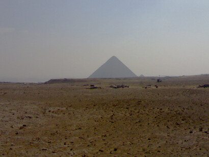 La Piramide di Khafra e la punta della Piramide di Menkhaura viste dal “Terzo livello”