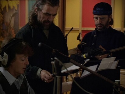 A tentativa de finalizar "Now and Then" nos anos 90 foi interrompida por desafios técnicos, até que a tecnologia de Peter Jackson possibilitou a separação da voz de John Lennon