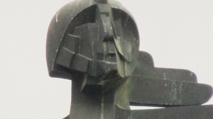 Cabeza de la estatua de Ausiàs March en Valenica