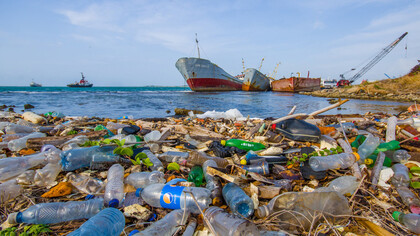 L'inquinamento da plastica degli oceani 