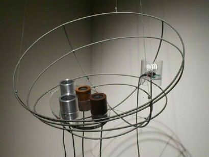 Evocazioni ataviche, 2011, installazione. Ferro, alluminio, legno, speaker, diffusore olfattivo, plexiglas, Mp3, amplificatore, cavo.