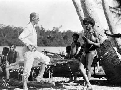 Bronislaw Malinowski con un nativo, Islas Trobriand, enero de 1918