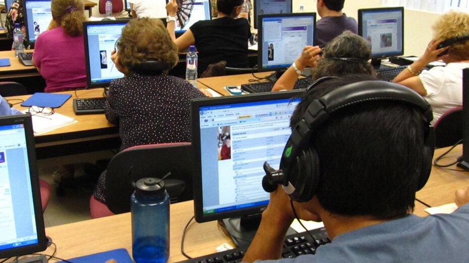 Sala de informática en una institución educativa de Chihuahua, México
