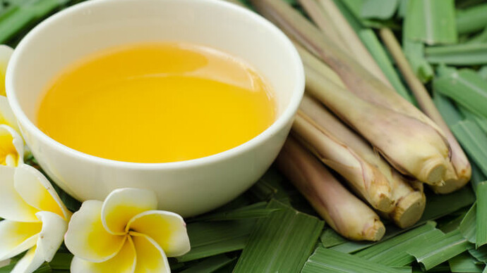 Olio essenziale di citronella per un massaggio antidolorifico