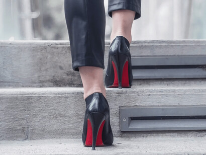Modelo 'Pigalle', uno de los zapatos mas famosos de la marca del diseñador Christian Louboutin