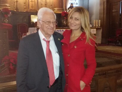 El Padre Ángel con la periodista Tania De Francisco