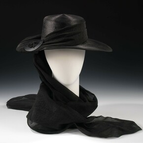 Henri Bendel (American, founded 1895), Mourning Hat, ca. 1915, Black straw, black silk, plastic, metal. The Metropolitan Museum of Art, Brooklyn Museum Costume Collection at The Metropolitan Museum of Art, Gift of the Brooklyn Museum, 2009; Gift of Mrs. Frederick H. Prince, Jr., 1967 (2009.300.1577). Photo: © The Metropolitan Museum of Art