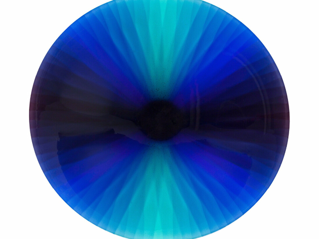 Tokuda Yasokichi III, Plate-Senritsu (Melody), 1993. Courtesy of Onishi Gallery