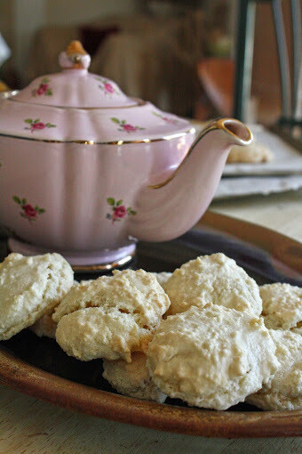 Almond Meringue Tea Cookies © Emily Ferris 