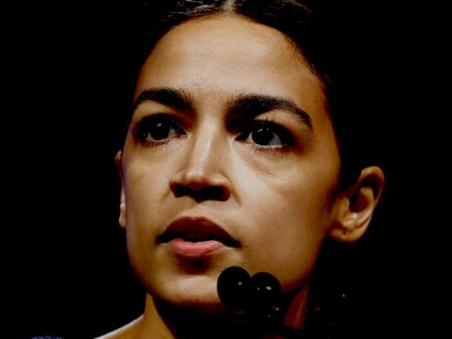 Alexandria Ocasio-Cortez: el abolengo puertorriqueño da para actriz de reparto en West Side Story y poco más