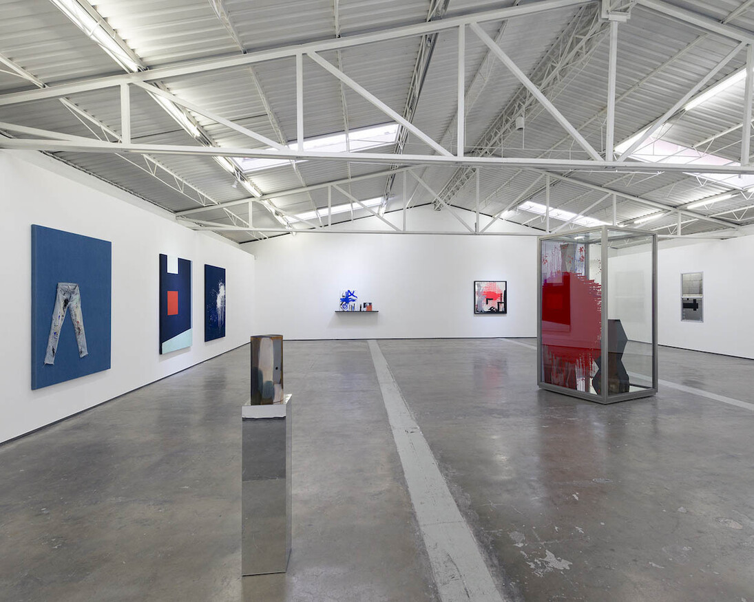 Josephine Meckseper, Exhibition view. Courtesy of Proyectosmonclova