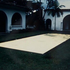 Shelagh Wakely, Aguadorado 1993, Golden bronze powder on water, 11 x 4m, Installation, part of Homenagem, Rio de Janeiro, Brazil