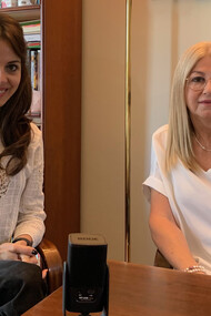 Evelyn López y la doctora Conchita Mir