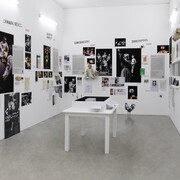 Máquina teatro: el Periférico de Objetos (1990-2009), vista de exhibición. Cortesía del Museo de Arte Moderno de Buenos Aires