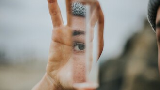 Imago, parola latina, secondo un’azzardata esegesi, sarebbe declinabile così: "in me ago", ovvero una forza che “agisce dentro di me”