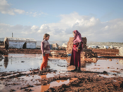 Siria, campo profughi. Le due principali vie di accesso sono quella del Mediterraneo e della rotta balcanica, percorse, talvolta, da chi è costretto ad affidarsi ai trafficanti e ad affrontare viaggi lunghi e pericolosi