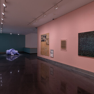 Querido espectador, ¿qué miras? Vista de exhibición. Cortesía del Museo Universidad de Navarra