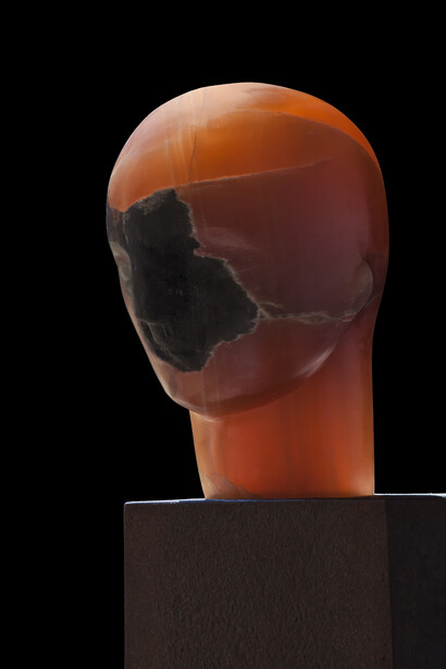 Emily Young, Caramel Dark Face, 2015, Caramel Onyx, 23 x 16 x 19 cm