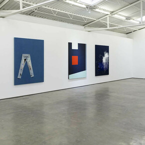 Josephine Meckseper, Exhibition view. Courtesy of Proyectosmonclova