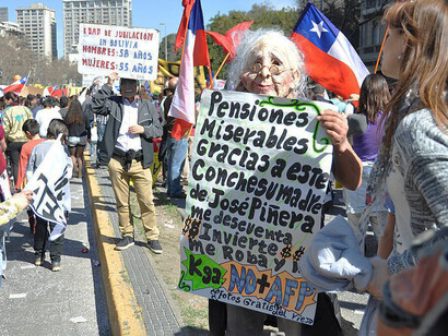Marcha en Santiago de Chile en contra del sistema de pensiones nacional. Agosto de 2016