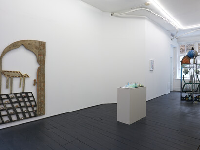Sacha Ingber, One Direction, 2022. Installation view. Vitrine Fitzrovia. Photographer: Jonathan Bassett. Courtesy the artist and Vitrine 