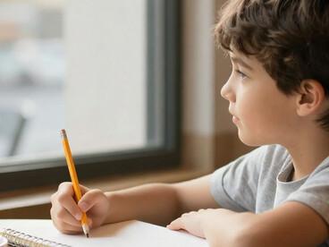 Scrivere significa spesso inseguire una voce che ci precede e ci sopravvive