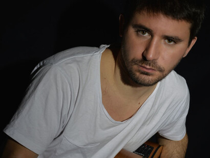 Un primo piano di Renato Caruso