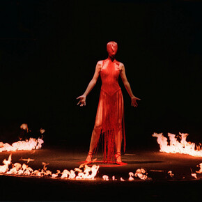 Alexander McQueen Ready to Wear A/W 1998, Paul Vicente/ AFP/ Alexander McQueen RTW A/W 1998/ Getty Images