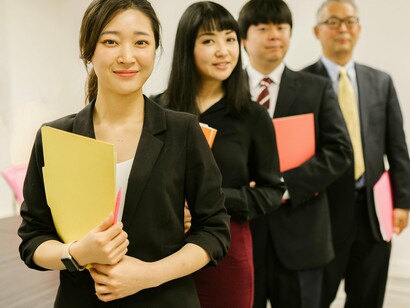 Esse rigor se manifesta em metodologias como o Kaizen, que promove a melhoria contínua por meio de pequenos ajustes diários, e o Just-in-Time, que busca eficiência máxima na cadeia produtiva. O foco não está em grandes saltos, mas em progresso consistente e cumulativo