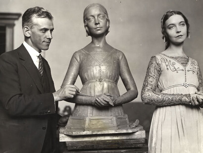 Lillian Gish posing for Gleb W Derujinsky 1924