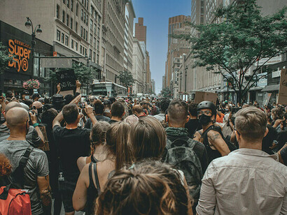 Protestas sociales alrededor del mundo. La justicia social es necesaria para luchar contra la pobreza y la desigualdad
