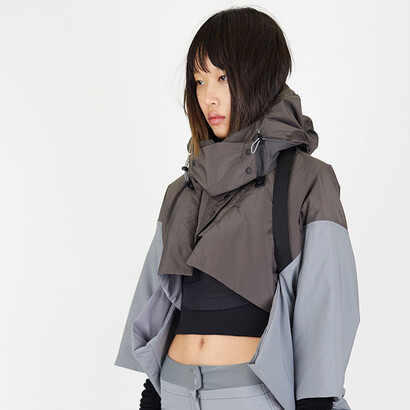 Diseñadores como Rick Owens, Rei Kawakubo y Yohji Yamamoto han explorado esta propuesta durante décadas