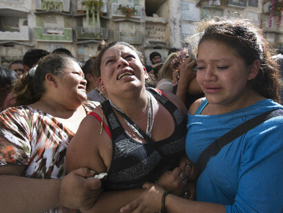 Familiares de las niñas muertas